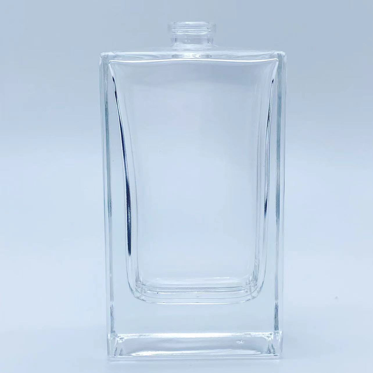 Flacon de parfum carré standard en verre de silex.jpg